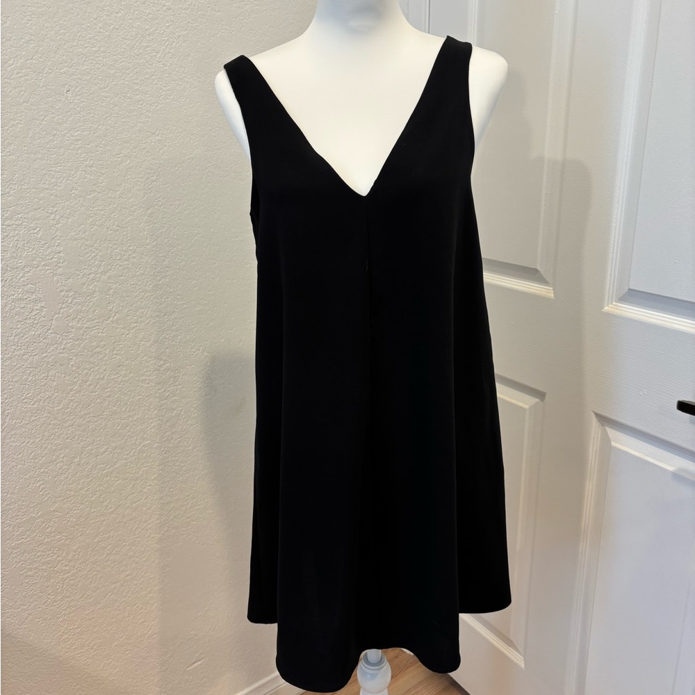 Black Sleeveless V-Neck Dress